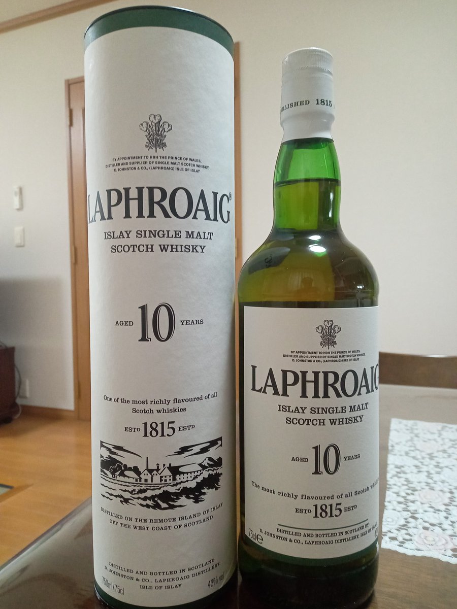 evolsara3's tweet photo. お盆用に買ったLAPHROAIGが配達されました！　早速試飲。このピート感、たまりませんね！　#LAPHROAIG #ラフロイグ #43度　#正規品　#アイラ　#アイラモルト　#ウイスキー https://t.co/yw4nJs8Ggv