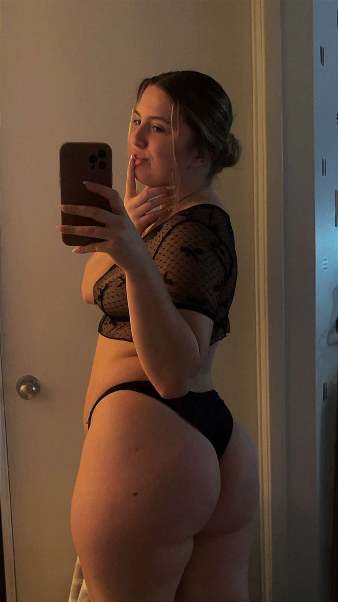 TomBlackGunner's tweet photo. Irl gf🥵 dm for more https://t.co/FAdxMP9dTK