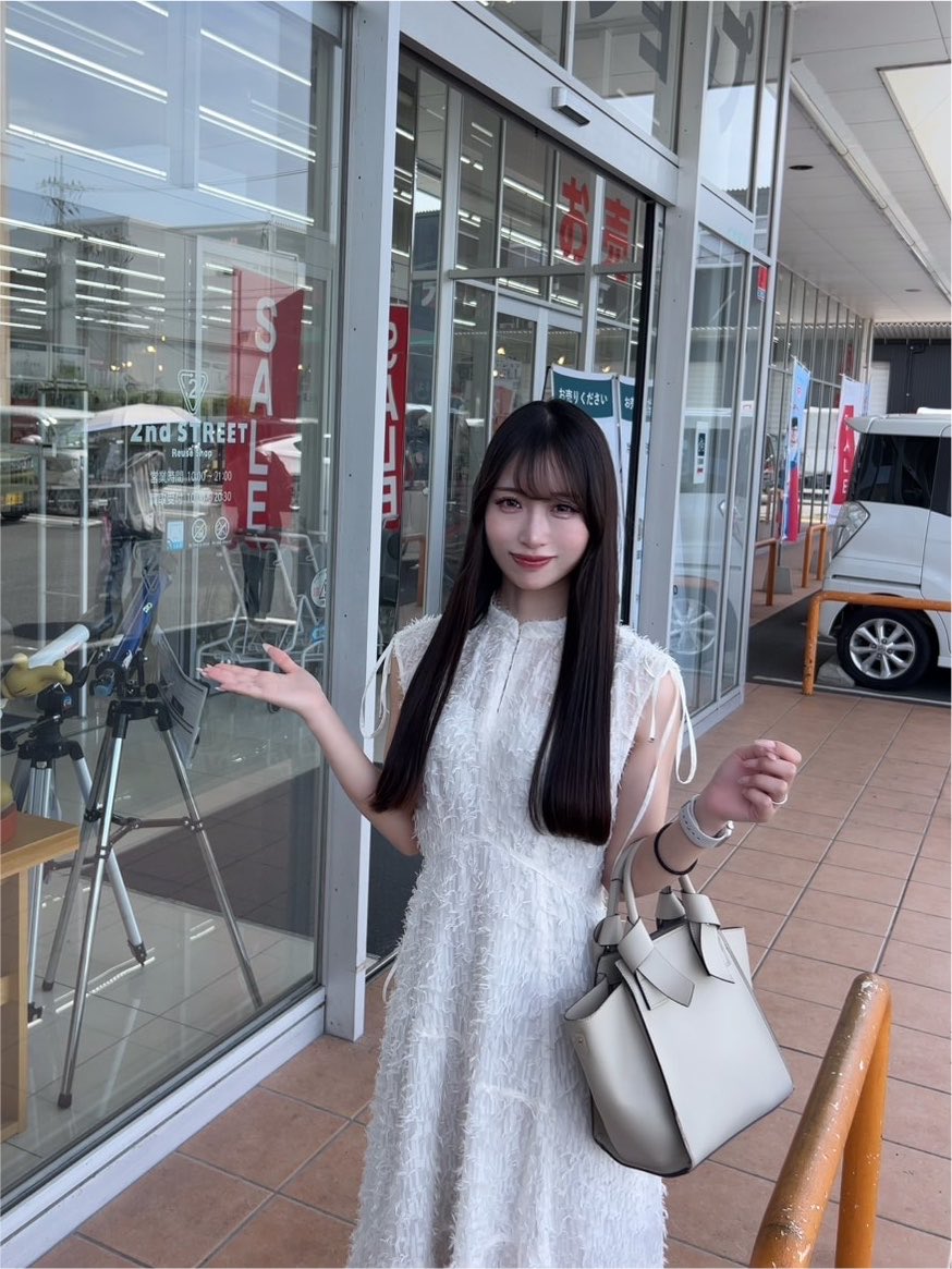 yuucha_sedori's tweet photo. お盆なので実家へ向かう途中、
岡山のセカストに寄ったら
1店舗で利益3万円🔥

今回は帰省で荷物を増やしたくなかったので、いつも以上に小物です！

やっぱり、田舎でもせどりは全然できます。

むしろ、せどらーが少ない分、
「ライバルが見ていない商品」が残っているのでチャンスです。

今回仕入れた商品、全部日付が1ヶ月以上前。

多分、みんな日付リサーチしかしないから、日付が古くなると見逃してる🥹

でも、商品知識があれば日付なんて関係ない

「この商品なら、この価格でも利益が取れる」

この知識があれば、目利きで日付が1ヶ月前でも普通に仕入れ対象になります。

こういうパターンは、地方の店舗ほど多いです！

「近くに店舗が少ないから、せどりできない」

って言う人もいますが、僕はむしろ地方は狙い目だと思ってます。

店舗数が少ないなら、
その分、1店舗で見れるジャンル・商品数を増やせばいい。

ライバルが少ない環境で、幅広い商品知識を身につけていけば、むしろ取りやすいです🔥

出品日だけを見てリサーチするより、
「自分だけが反応できる商品」を増やした方が、長期的に見ても再現性は高い。

結局、せどりは知識ゲーです。

僕は普段、街の方でせどりしていますが、地方には地方にしかない強みありますよ！

考え方次第で利益は伸びます🙌

今日は午後から生徒さんと合流します✨