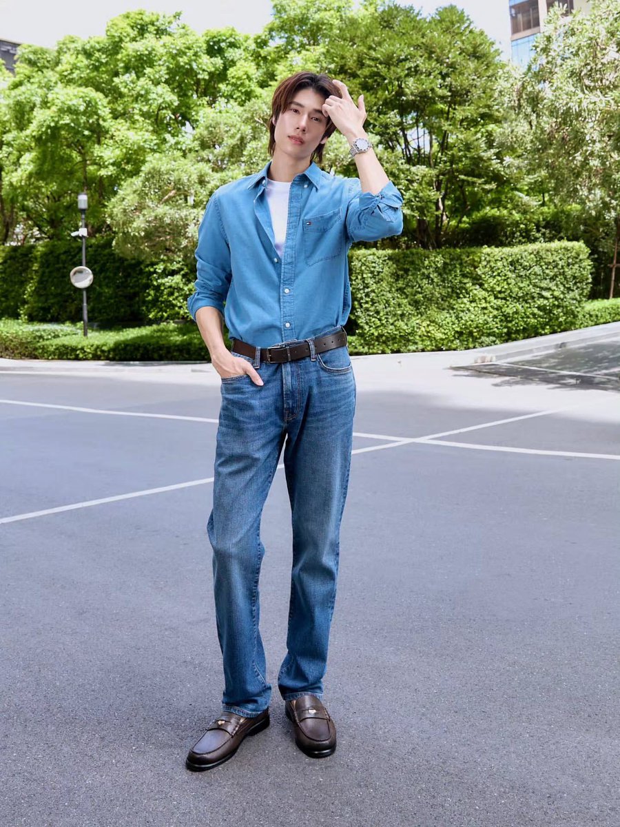 PhuwinOfficial's tweet photo. ➖ 📹 IGR @phuwintang REPOST: 

All blue in @TommyHilfiger. Always denim.

❥@phuwintang🍯

8AUG Luminous PHUWIN

#TommyHilfiger 
#TommyFamily 
#phuwintang https://t.co/08U6siCLH8