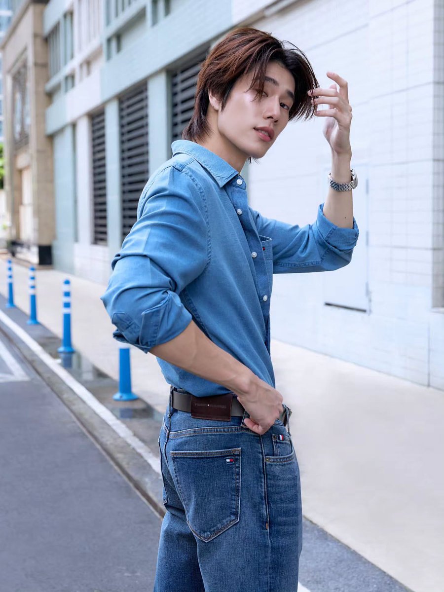 PhuwinOfficial's tweet photo. ➖ 📹 IGR @phuwintang REPOST: 

All blue in @TommyHilfiger. Always denim.

❥@phuwintang🍯

8AUG Luminous PHUWIN

#TommyHilfiger 
#TommyFamily 
#phuwintang https://t.co/08U6siCLH8