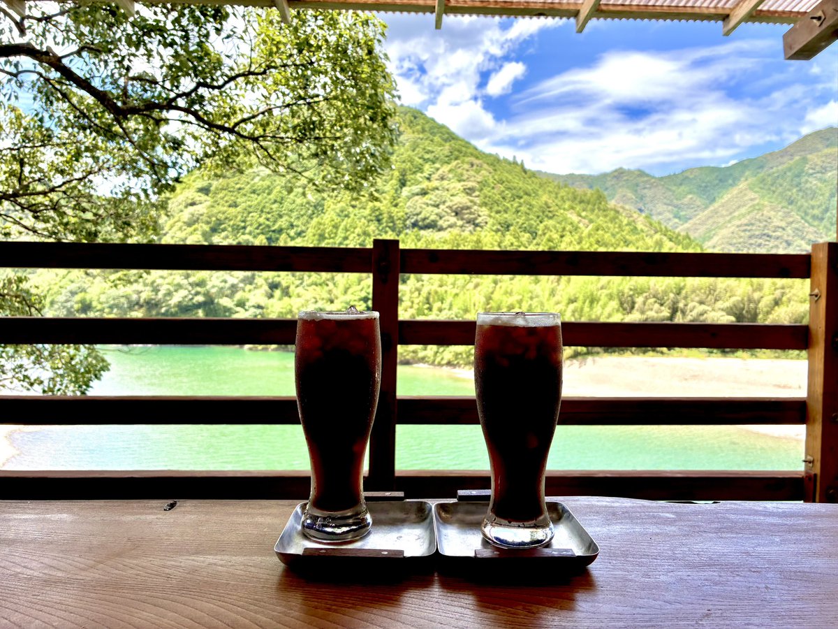 oo_cha_san's tweet photo. 小旅行へ😊
子育ての合間に、清麗な景色を眺めながらアイスコーヒーを���杯☕️
こういう時間が、なんとも心地良いです https://t.co/ZMybJ7UVPQ