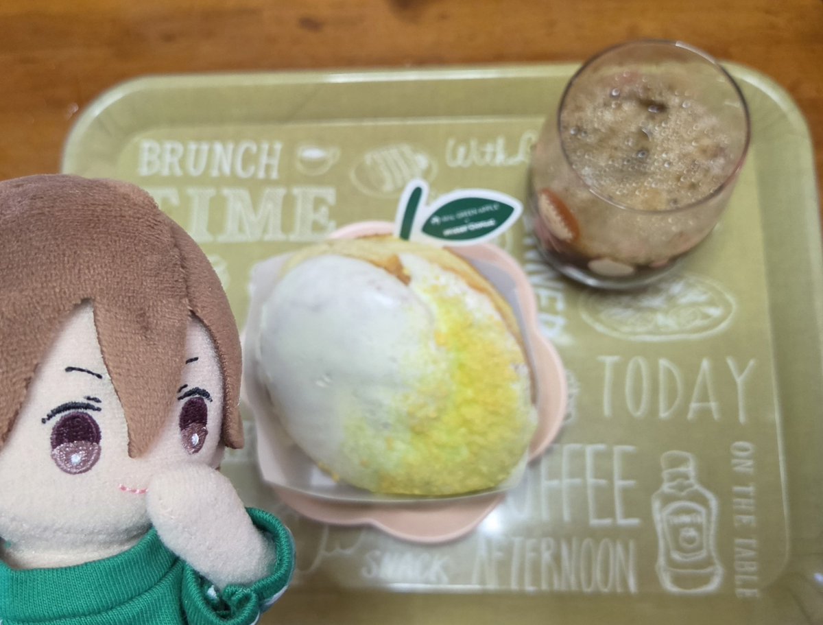 frozenwataru's tweet photo. ミセス🍏のドーナツ買ってきた。
職場で私のオタクトークを漫画読まないのにニコニコ聞いてくれる人がミセス🍏ファンなので、勝手にミセス🍏への好感度も上がっている
担タレってこういうことか
大きくて美味しかった https://t.co/KUgJjEa7qF