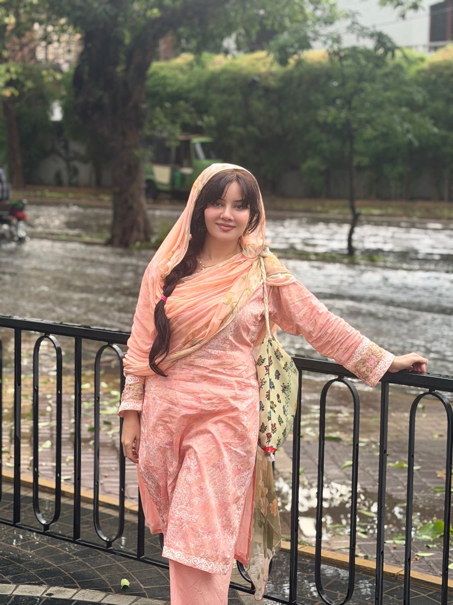 Rabipirzada's tweet photo. لاہور میں رحمت برس رہی ہے 🌧️
اللہ پاک اس بارش کو سب کے لیے خیر و برکت کا ذریعہ بنائے۔ آمین
#LahoreRain #Barish #AllahKiRehmat #Alhamdulillah #RainyWeather #Lahore #Rehmat #Barkat #Dua #Ameen https://t.co/6YK1Y394JE