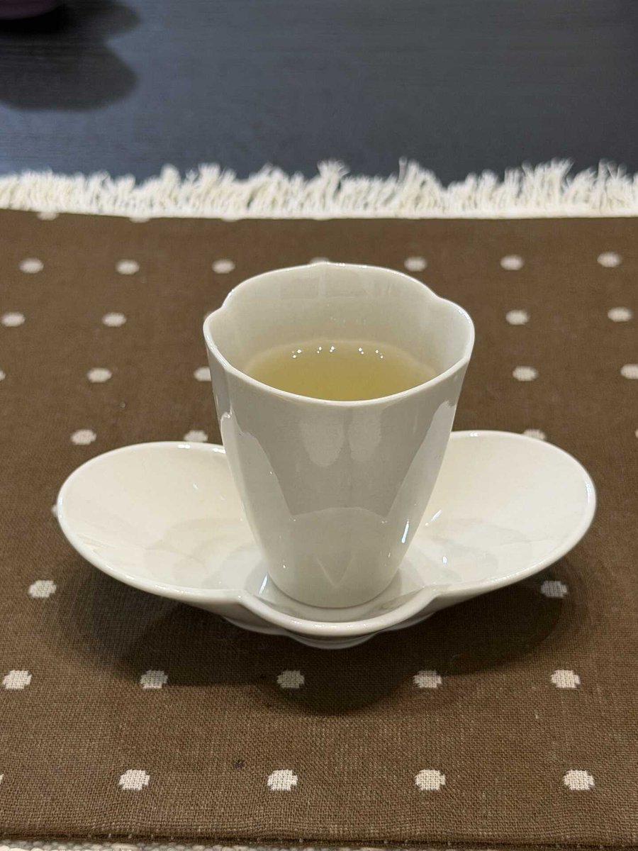 ShrishtiTiwara's tweet photo. A cup of tea, two or three close friends, no endless housework, no work-related nagging – this is the most healing time https://t.co/v1JAzrPwly
