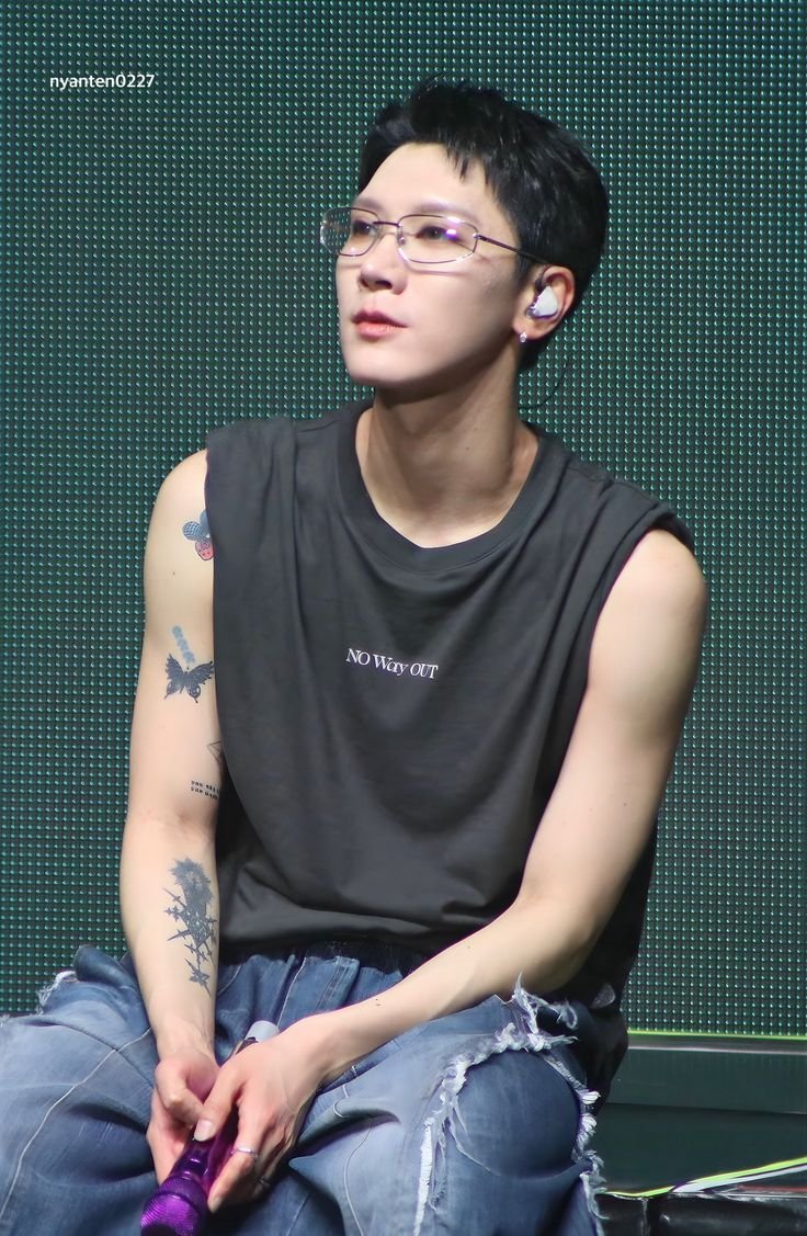 Moon_10vely's tweet photo. ไปทำบุญหล่อเทียนมา แต่เข้าทล.มาดันเจอคนรูปหล่อกว่าเทียน https://t.co/jGDb8rvDu1