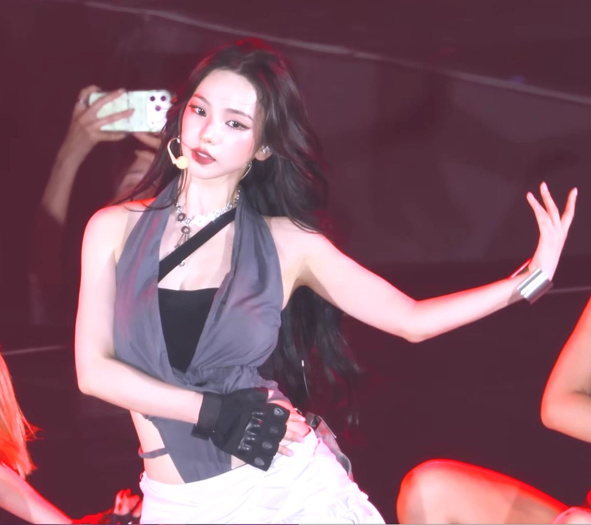 Kimdonghyu93321's tweet photo. #카리나 #Karina #에스파 #aespa 20260807 LIVE TOUR -SYNK : COMPLaeXITY - 서울 https://t.co/PU2hCkpz5v