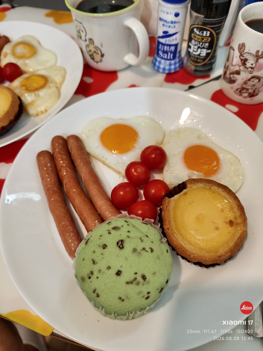 TinHoBlogger's tweet photo. 8/8（土）
👨🏼‍🍳👫🏻休日の昼食は簡単な生活🫰😋

#お昼ごはん 
#うちごはん 
#目玉焼き 
#エッグタルト
#蒸しパン https://t.co/paKh8aYSsi