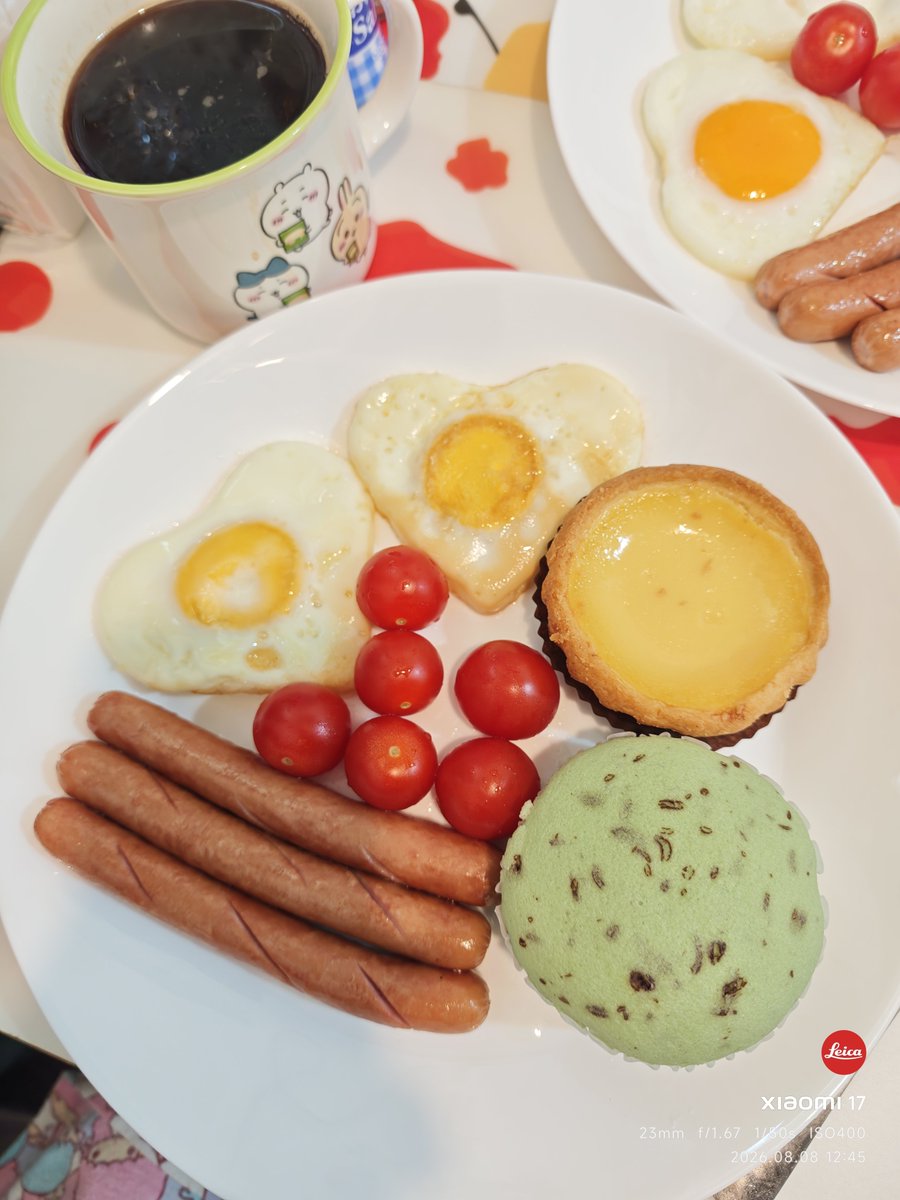 TinHoBlogger's tweet photo. 8/8（土）
👨🏼‍🍳👫🏻休日の昼食は簡単な生活🫰😋

#お昼ごはん 
#うちごはん 
#目玉焼き 
#エッグタルト
#蒸しパン https://t.co/paKh8aYSsi