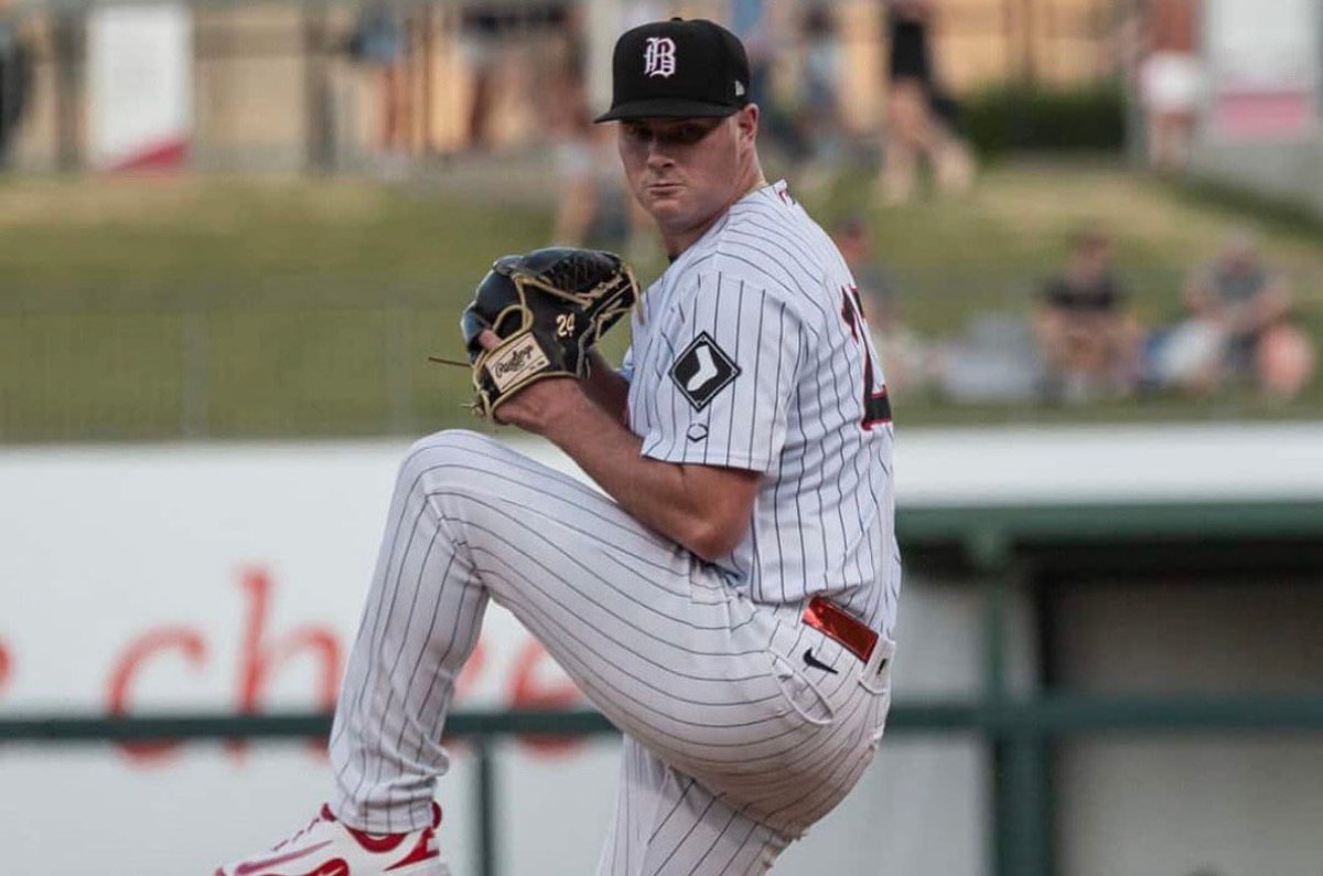 boog00's tweet photo. The White Sox are bringing up two of their top pitching prospects. Righty Tanner McDougal and left-hander Hagen Smith are each getting their first big league calls. Noah Schultz and David Sandlin will be optioned to Triple-A Charlotte https://t.co/acfEZdN7g1