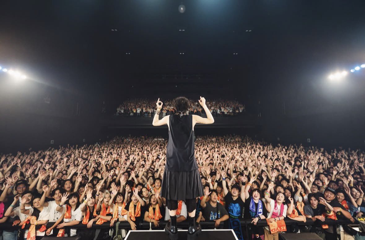 wimp_z2's tweet photo. 度々見るこの指揮は一体何を歌ってるのですか🤩🤩 https://t.co/yCbptepyqn