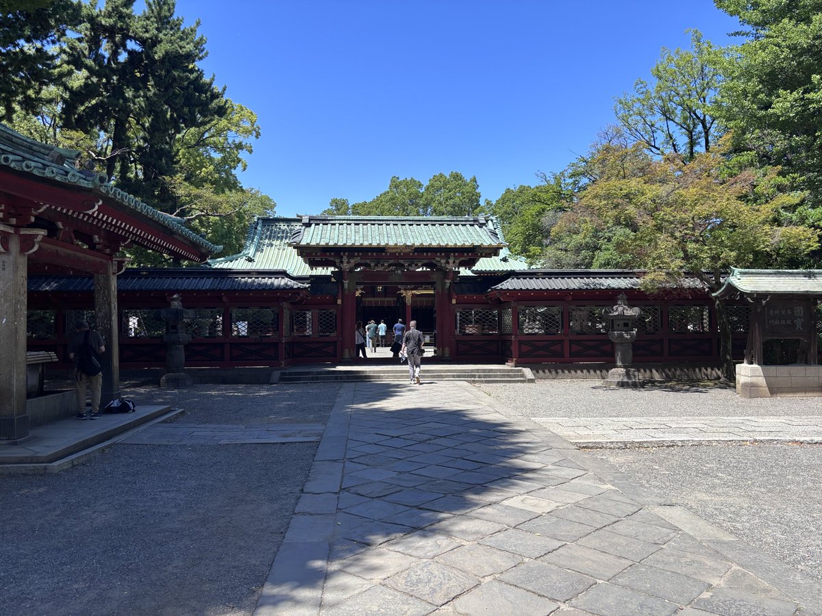 kyokota2000's tweet photo. 東京バンドワゴンの小説を読んで感化され、日暮里、谷中、千田木近辺をウロウロしたのですが、お昼はChatGPTのお勧めの場所で、
谷中銀座と根津神社⛩️。残念ながら古本屋さんは見当たりませんでした。 https://t.co/SdyPEcZpsu