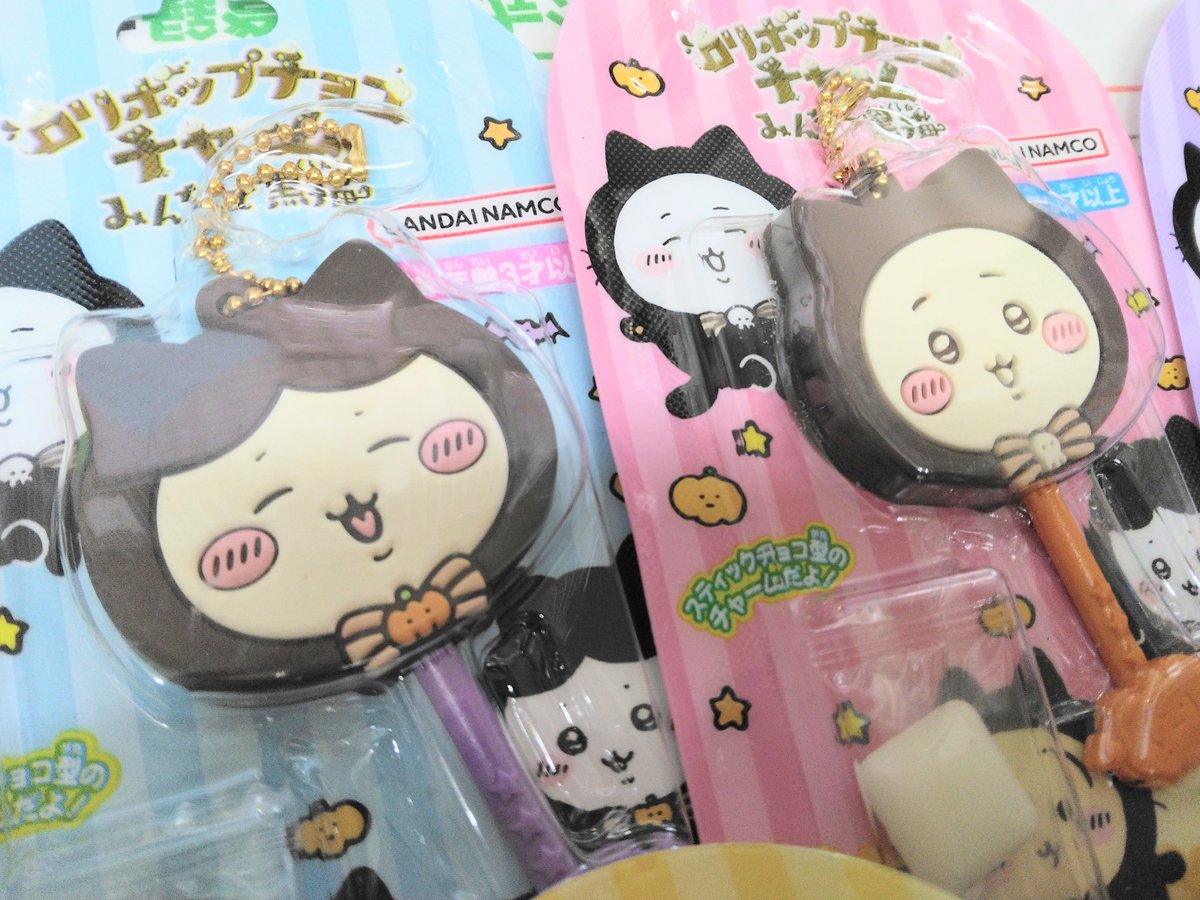 NEXTSTAGE1983's tweet photo. 🐱🍭ロリポップチョコチャーム ちいかわ "みんなで黒猫"入荷✨

去年9月の商品📅💕
ちいかわ・ハチワレ・うさぎ・モモンガ、みんな可愛すぎ😍🐾
※付属のガムは食べられません🙇‍♀️⚠️

ガチャ帳におすすめです～🎀✨
#リサイクルショップ
#札幌市豊平区月寒中央通
#ちいかわ
#ガチャ活
#札幌Twitter会 https://t.co/jv8OdqCJ0U