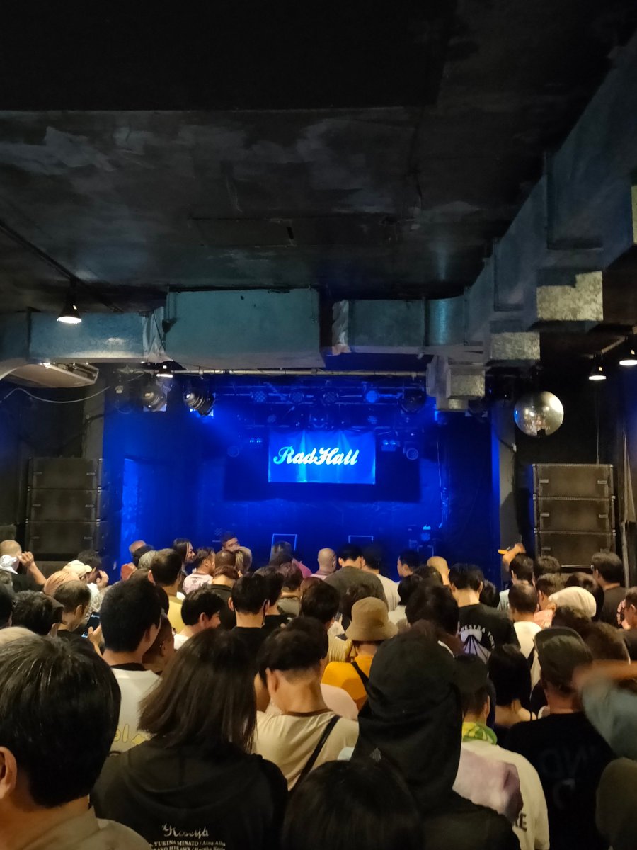 nobinobinobeen2's tweet photo. 予想はしてたけどRAD HALLじゃ小さいんよ笑パンパンよ！ https://t.co/tJxuRX8P2S