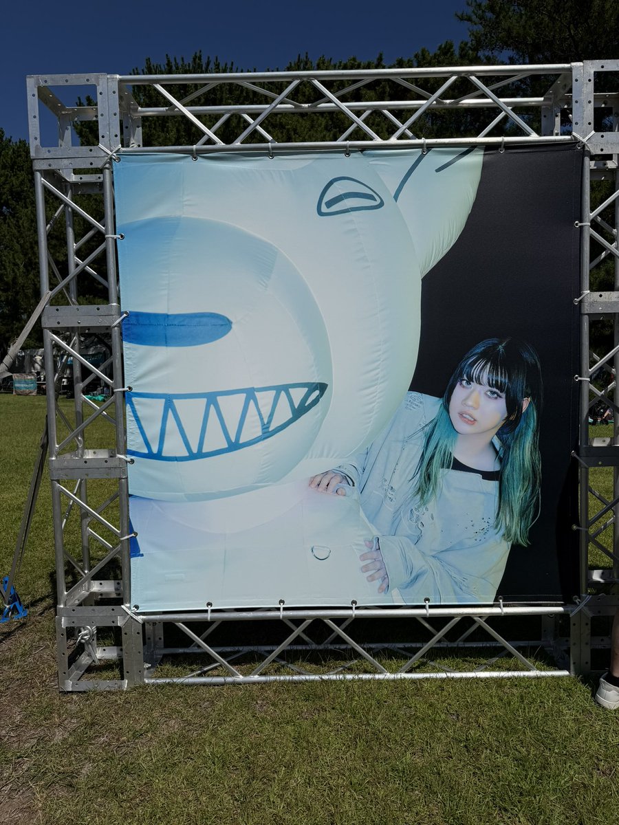 nana__e_'s tweet photo. きゃりーちゃん見てたら横にいた https://t.co/oJyJDvtfal