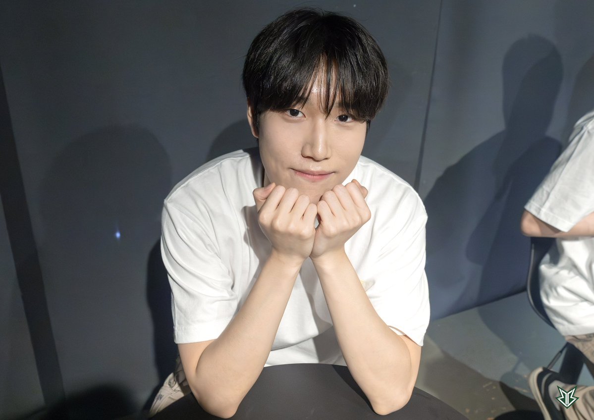Brionesports's tweet photo. [𝗕-𝗵𝗶𝗻𝗱 𝗣𝗵𝗼𝘁𝗼 𝘀𝗵𝗼𝗼𝘁 📸]

기쁨은 나눌수록 커지는 법!
한진 브리온 승리 비하인드 사진 공개 (⑅˘͈ ᵕ ˘͈ ) https://t.co/UPaPNLn2gl
