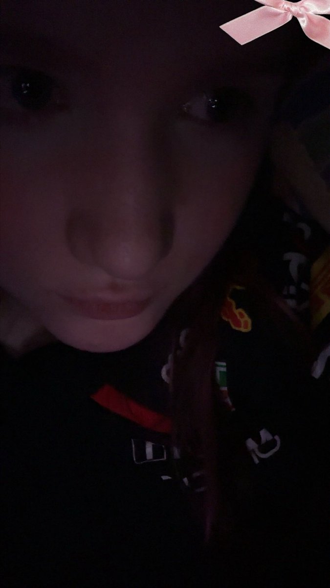 hulkakgae's tweet photo. my first #f1twtselfieday ✨ https://t.co/ne2DiSoLg6