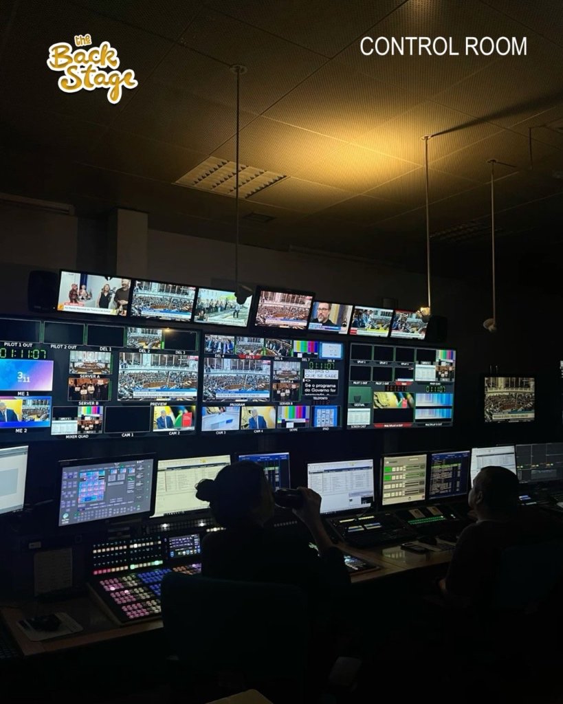 THExBACKSTAGE's tweet photo. ⠀
⠀
CONTROL ROOM — The Mastermind Workspace

Basically, ini tuh otak dari semua show kita! Isinya layar monitor segede gaban, sound mixer, plus tombol-tombol canggih. Agak overwhelming sih liatnya, tapi vibes-nya beneran kayak markas rahasia HAHA 🤣 tempat paling stressful tapi jujuuuur paling keren sih!

   ⠀⠀⠀