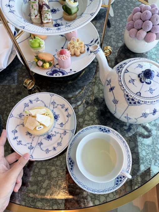 TortugaMan6's tweet photo. Having afternoon tea with friends, chatting casually and catching up on recent things. https://t.co/WcqSo13Vfj