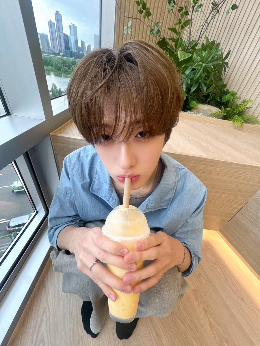 1ouex_'s tweet photo. 260808 알디원 플챗 #상현 

♡꒰ა ALLYZ 낭만 DAY ໒꒱♡ 🗓️ 8th AUGUST - 훠궈 팔팔 끓여먹고, 버블티 후식으로 마시기!

🧋ALD1's PICK🧋
상현: 망고 레드자몽 사고 https://t.co/44QpOW4IG5