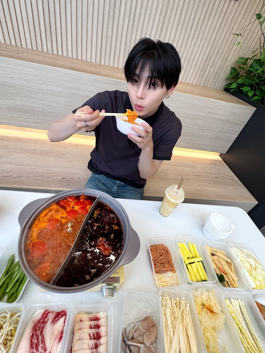 withforheart's tweet photo. 260808 플챗 포스트 #상원

♡꒰ა ALLYZ 낭만 DAY ໒꒱♡ 
🗓️ 8th AUGUST - 훠궈 팔팔 끓여먹고, 버블티 후식으로 마시기!

상원: 망고 레드자몽 사고 https://t.co/kNxeQL0x4k