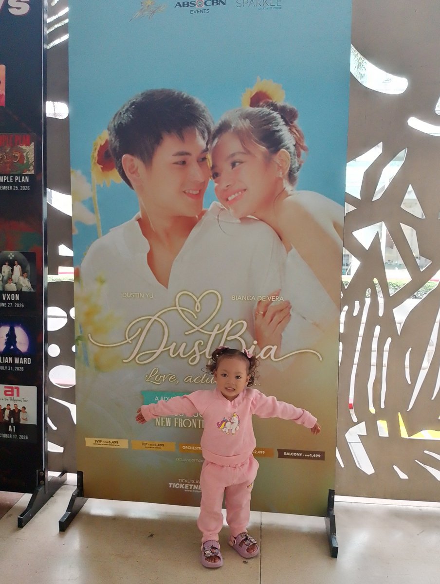 JRamiento21's tweet photo. Yung baby kong tuwang tuwa nung nkita nya poster ng Dustbia🥰  sayang lang di sya pwede isama sa fancon..

#DustBiaLoveActually https://t.co/lnpntDbJkI
