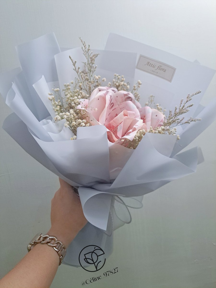 wang8622039's tweet photo. 今天突���想到一件難過的事
上個月已���訂好了七夕要送的花束
結果現在已經沒有對象可以送了 🥲
#反差 #女大學生 https://t.co/WfVKxVeONs
