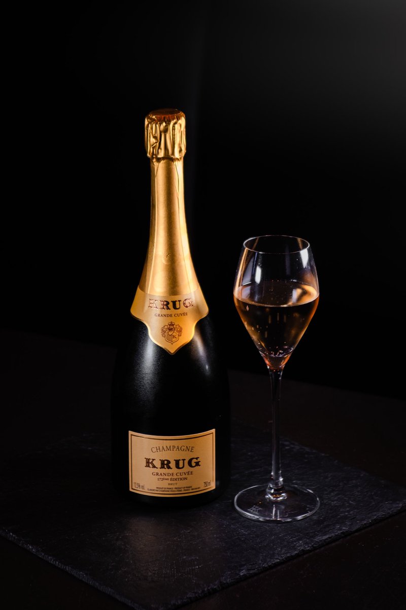 R2SupperClub's tweet photo. 特別な瞬間にふさわしいシャンパーニュ 🥂✨
クリュッグ シャンパーニュは、豊かで奥深い味わいとエレガントな余韻が魅力。
お祝いの日はもちろん、いつもの夜を少し贅沢に楽しみたい時にも。R2で特別な一杯をどうぞ。🍾
#R2SupperClub #クリュッグ #シャンパン https://t.co/so05aFaEBu