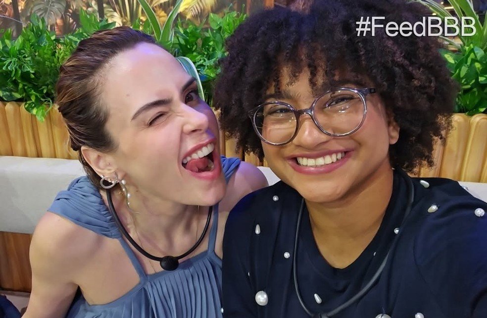 canalantenados's tweet photo. 🚨 Milena contou à coluna Play, do O Globo, que sua amizade com Ana Paula se encerrou de maneira natural.

"O Juliano agora vai fazer novela, não sei se ele continua em São Paulo. Temos rotinas diferentes. A questão da Ana Paula é que o (grupo) Eternos não era tão eterno assim. É a primeira vez que eu vou falar sobre isso e espero que seja a última. A nossa relação de amizade se encerrou de forma natural devido a agendas intensas e à falta de presença. Isso acabou criando um abismo que não é fácil de reverter. E não foi uma decisão que partiu de mim. Havia uma expectativa muito grande da minha parte. Quando eu saí da casa, esperava muitas coisas aqui fora. Mas está tudo certo, cada uma seguiu para o seu lado e foi isso que rolou. Eu quero deixar claro que não houve briga, não houve nada do tipo. As pessoas vão querer colocar muitas palavras na minha boca, mas não houve briga. Foi algo que foi acontecendo com o decorrer da vida. Nós duas viemos de realidades diferentes e ciclos de amizade diferentes. Ela está em um patamar de carreira e eu estou em outro, estou iniciando. Infelizmente são coisas que acontecem na vida e está tudo bem. Resta o carinho e o respeito. E quem sabe no futuro."