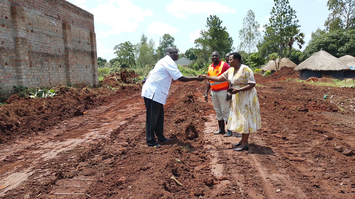 GifterAber's tweet photo. Yesterday, I visited Pawel Ward, where we are opening new roads and I was happy to see the work going on well. I really want to thank the community for the cooperation.

Your willingness to work with us makes our job much easier.

#LarooPeceAtWork https://t.co/n4LfZLQzSk