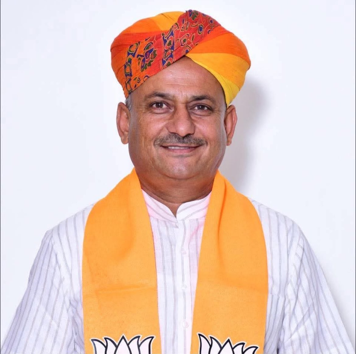 DHANSINGHMOSERI's tweet photo. बाड़मेर भाजपा के पूर्व जिला अध्यक्ष एवं शिव विधानसभा से भाजपा प्रत्याशी श्री स्वरूप सिंह जी खारा को जन्मदिवस की हार्दिक बधाई एवं शुभकामनाएं���

प्रभु श्री राम से आपके उत्तम स्वास्थ्य एवं दीर्घायु की मंगलकामना करता हूं।

@SSKharaBJP https://t.co/PWdtbt1hpl