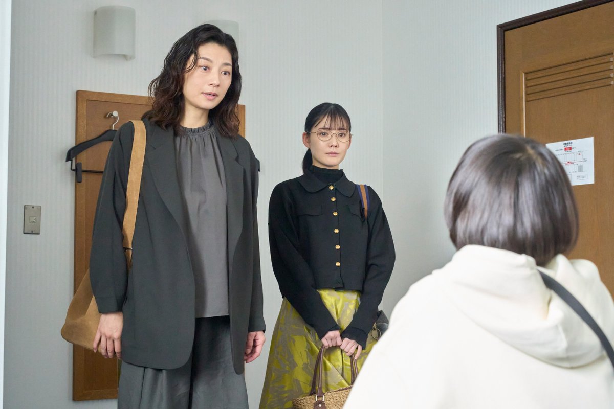 mezamashimedia's tweet photo. 本日21時～第6話
ドラマ『さよならノワール』
▶️https://t.co/sxAeQ7ronE

スーパーの駐車場で少年がはねられる事故が発生！

車を運転していた有名人・水沢（唐木俊輔）とトラブルになり、炎上する被害者の母・あかり（恒松祐里）を支援する夏海（小池栄子）たちだが…

@sayonaranoir_cx https://t.co/udxQTd4KEQ