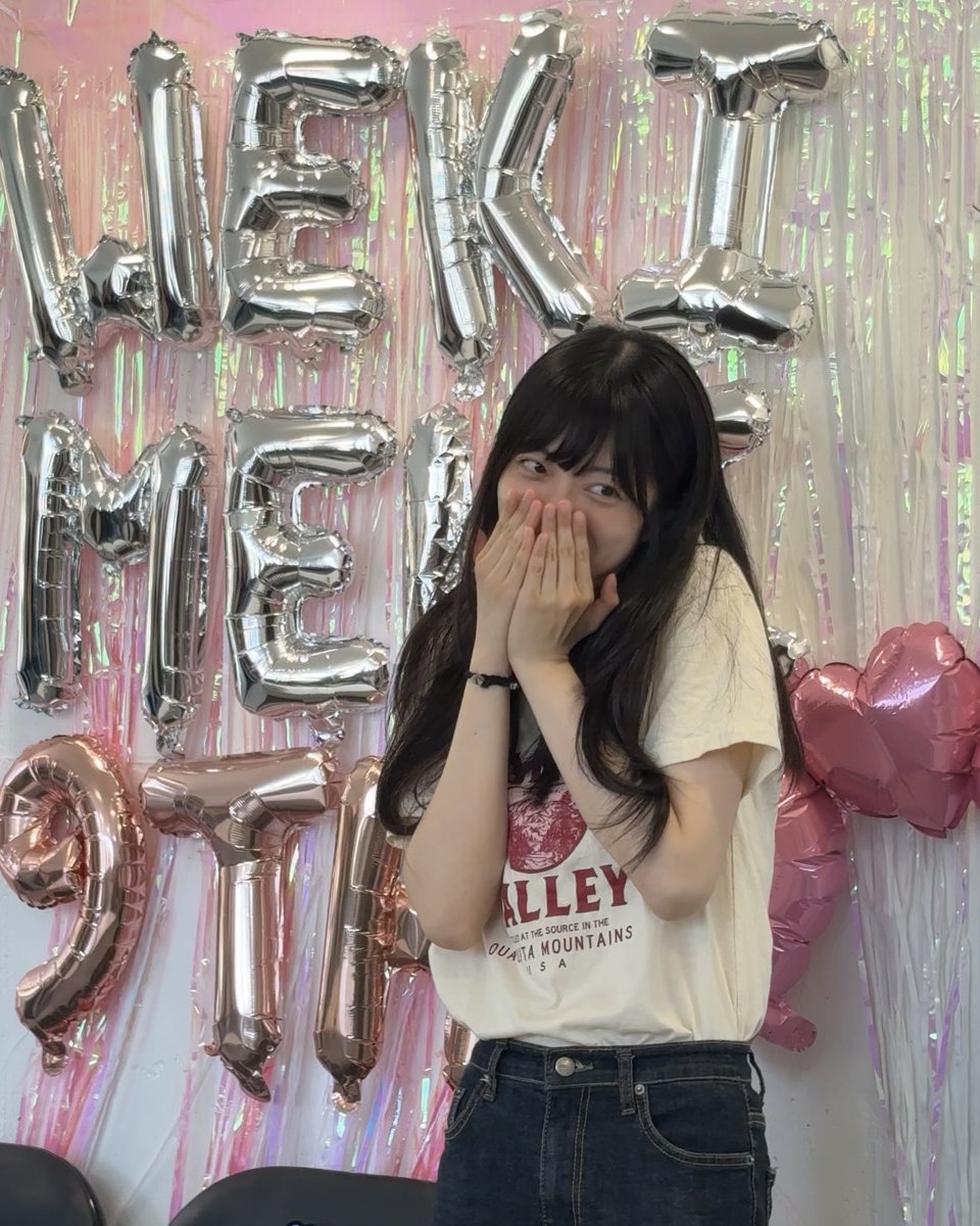 bada1119's tweet photo. 260808 #지수연 

응원봉 보고 애틋해진 솔선수연과 오랜만에 아이돌력 찾아오느라 힘든 리더님🧡

#TIMETOLOCKENDLOL 
#WekiMeki9thAnniversary https://t.co/F4hYzAL6dM