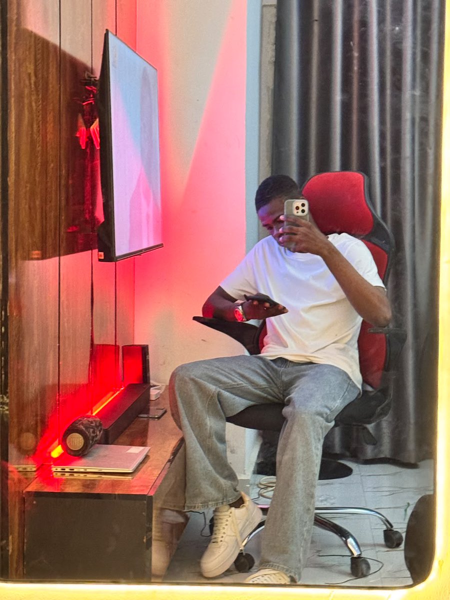 REXXIELOTAX's tweet photo. Happy G Day to me. 🖤🎂

Another year, still ten toes. 🥶
Ain’t fold, ain’t switch, ain’t beg for a seat.

Built from pressure, made for whatever comes next.

Thank you to everyone for being part of my journey
Let's keep doing more, win or win https://t.co/fFdt4JofYX