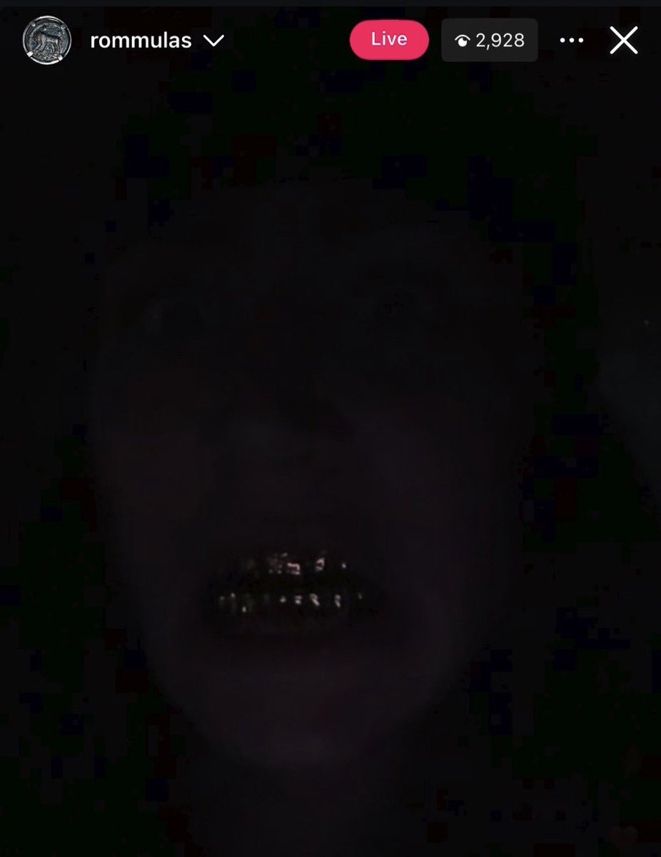 2delizious's tweet photo. Front seat laughing with your gold teeth https://t.co/rWZP2XYcpA