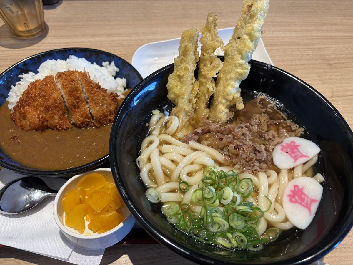 Daisuke_T01's tweet photo. TVで見て
食べてみたかった
資さんうどん

肉ごぼう天うどん
並ねぎ
ミニカツカレー
つぼ漬 https://t.co/lsfHZQSdvV