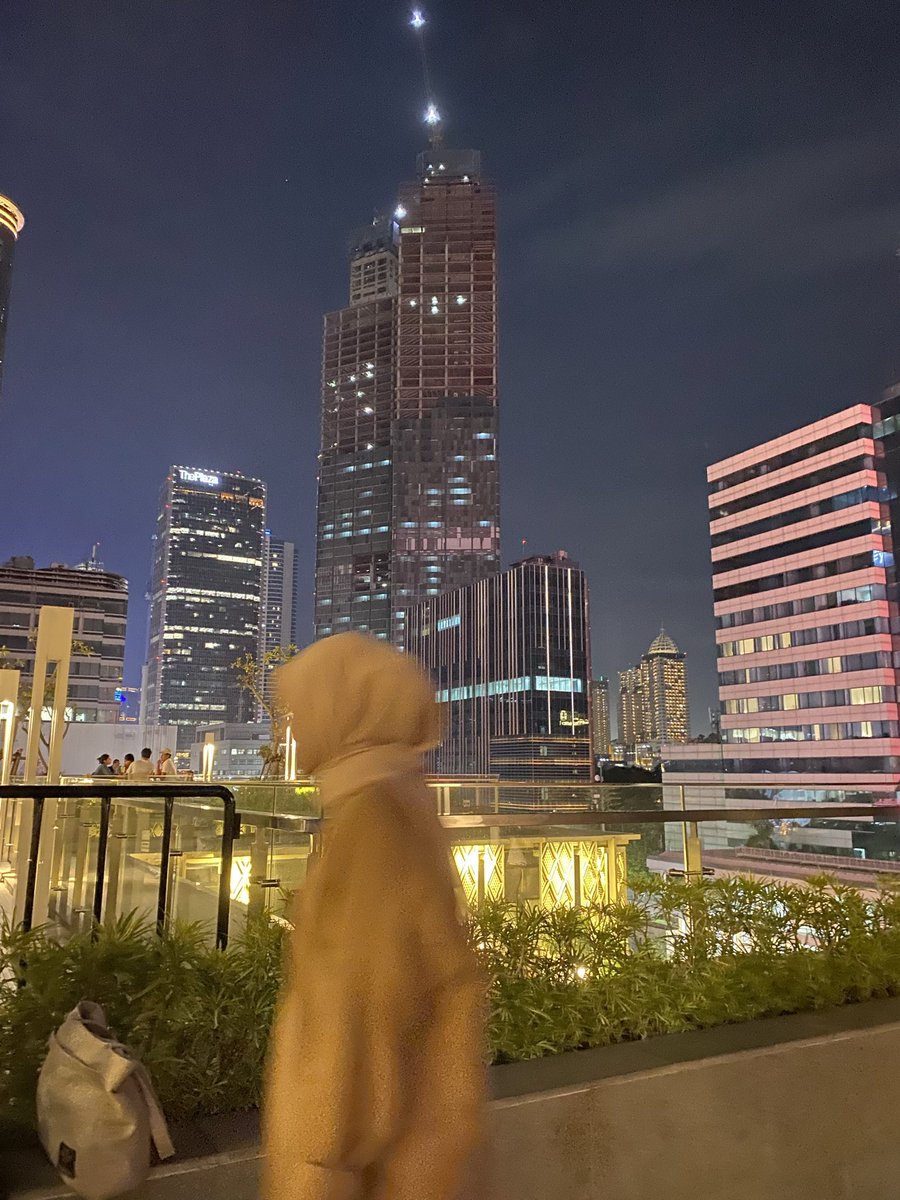 punyasazz's tweet photo. Drop foto blur yang ada di galery kalian.

difotoin temenku, tapi gatau kenapa aku suka foto nge-blur iniii https://t.co/VBLn2jf0gG