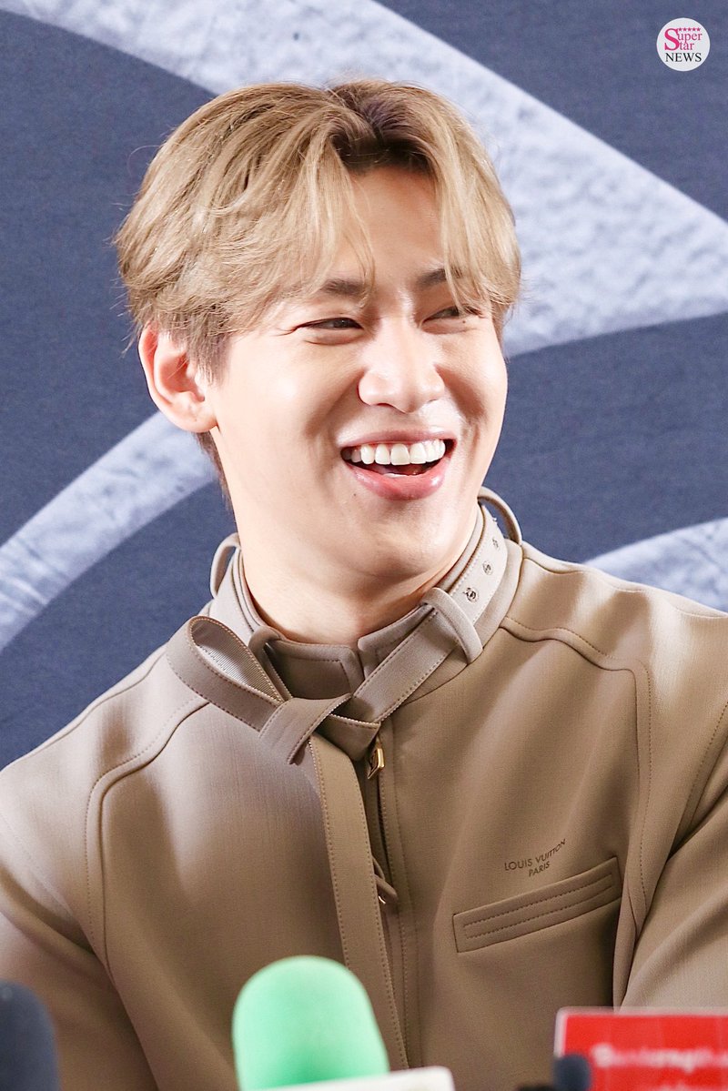 SuperstarnewsTH's tweet photo. แจกความสดใส เช้าวันเสาร์ให้หายคิดถึง เตรียมพบกับ #BamBam  ได้ใน รายการเรียลลิตี้ หมอดู หรือ นักทำนาย “UNSEEN” 💻🫶🏼🫰
#แบมแบม
#UNSEEN2026 
#WETV 
#ศึกชิงบัลลังก์ผู้หยั่งรู้ https://t.co/mSKYDqelDR