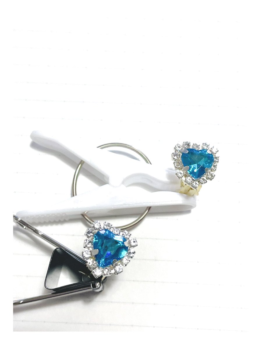 ateliercrystal's tweet photo. 乾燥中。
この待つ時間も大切だと思います。
製作ってジャンル問わず楽しいね。
#製作活動 #待ち時間 #ハンドメイド作品 https://t.co/6uGplXA44F