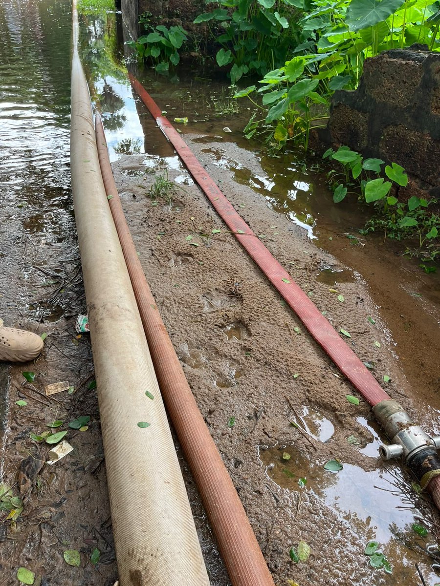 bmcbbsr's tweet photo. BMC Additional Commissioner and Zonal Deputy Commissioner visited the waterlogging-affected Haridaspur area, interacted with villagers, and reviewed the ongoing dewatering operations. Necessary measures are being taken to mitigate waterlogging and provide relief to affected residents.

#TeamBMC #Bhubaneswar #MonsoonResponse #Waterlogging #Dewatering