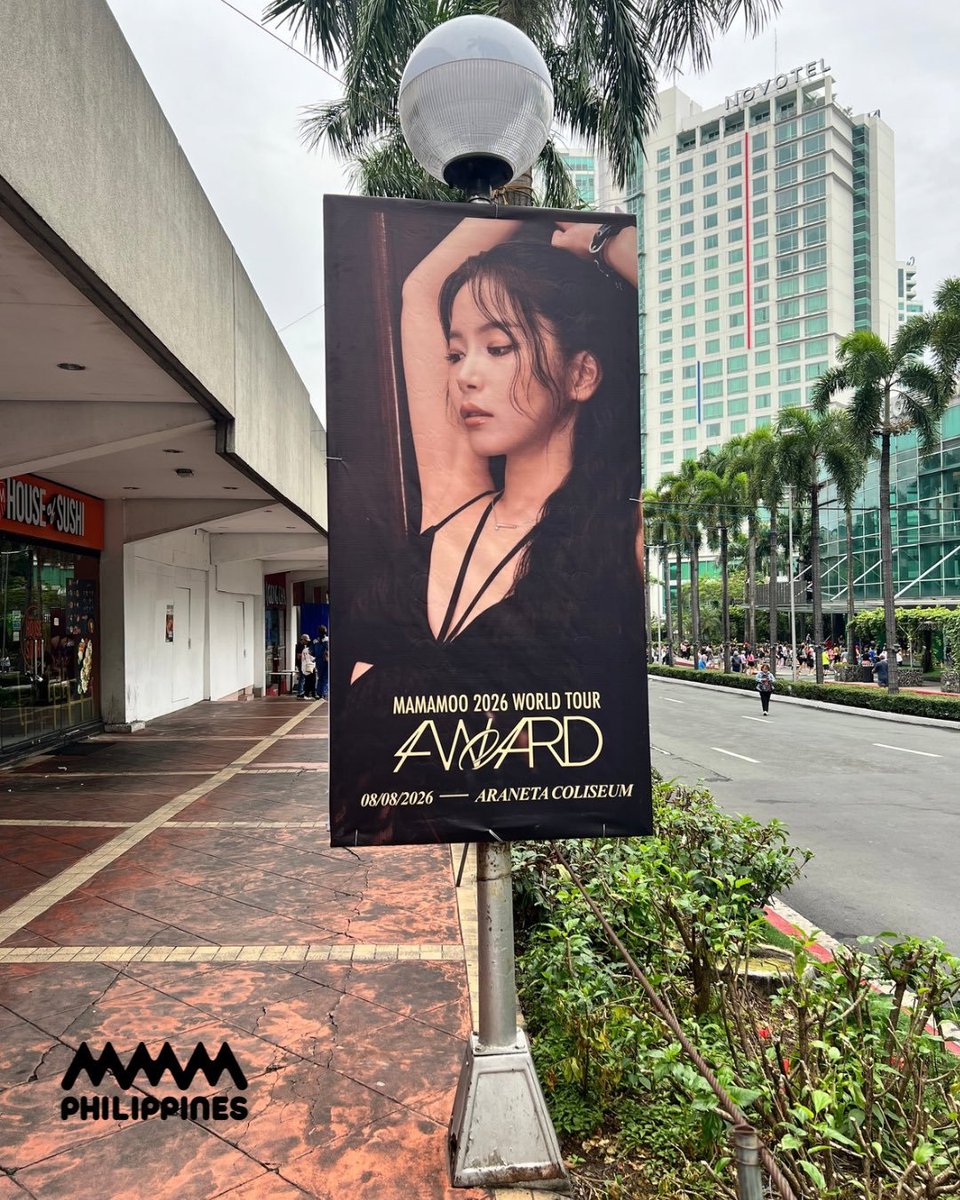 DragonKazoo77's tweet photo. So, Solar was probably looking at the MAMAMOO 4WARD concert lamppost banners by @MamamooPH across Gen. Aguinaldo Ave, which are opposite the concert venue, Araneta Coliseum, with Gateway Mall right behind her. https://t.co/wbK7zWPoX5
