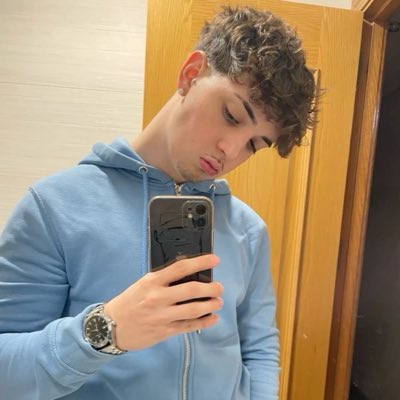 JamesCorpexl's tweet photo. #NewProfilePic #likes #viral #trend #gaysneaker #gay https://t.co/7FgvGE8COk