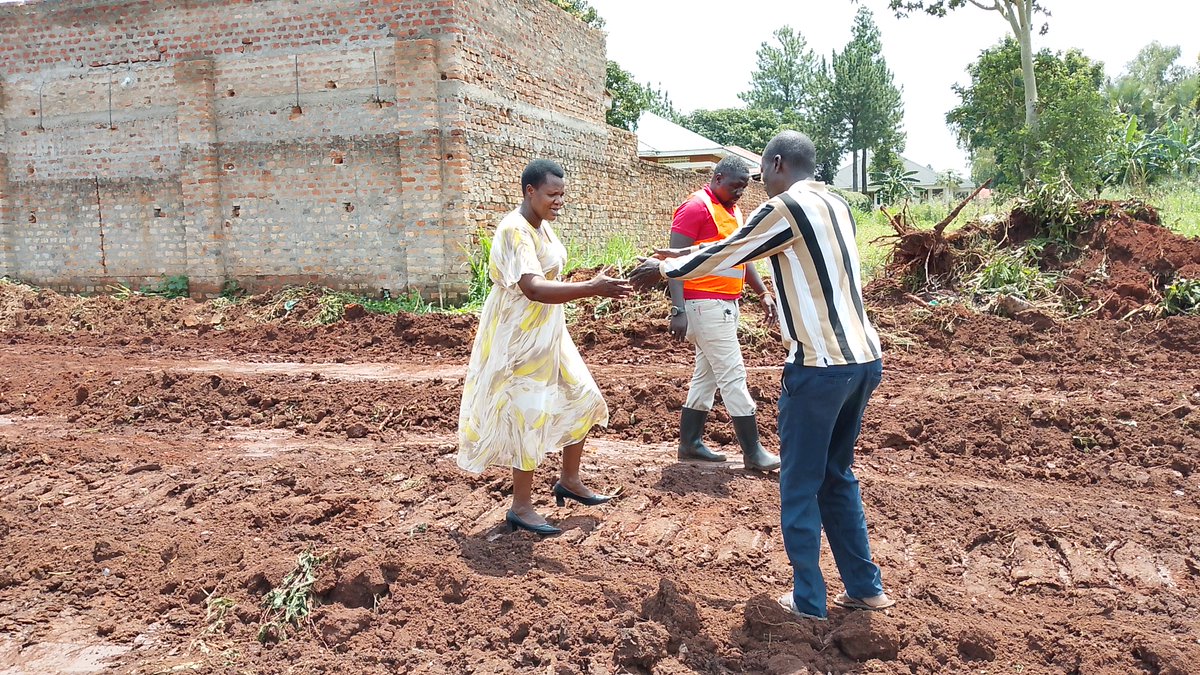 LarooPece's tweet photo. Yesterday, Laroo-Pece Division Mayor Her Worship @GifterAber visited Pawel Ward, where we are opening new roads and she was happy to see the work going on well. 

She appreciated the community for the cooperation and willingness making our job much easier.

#LarooPeceAtWork https://t.co/xGnofrgfz6