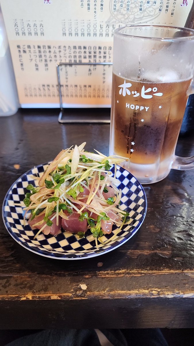 aquabluessss's tweet photo. 呑んだくれたけど
暑すぎて避難するー

さっき全くツマミを食べなかったので
のんびり食事がてら呑むわ～
っていうかここの店、いつも何頼んでも旨すぎるのよねぇ💜
持ち帰りも頼んで家でも呑むわwww
谷中生姜の肉巻き焼き＋梅肉とかヤバない！？
旨いか絶対旨いかの二択しかない！！！ https://t.co/GRiTyOx4VI