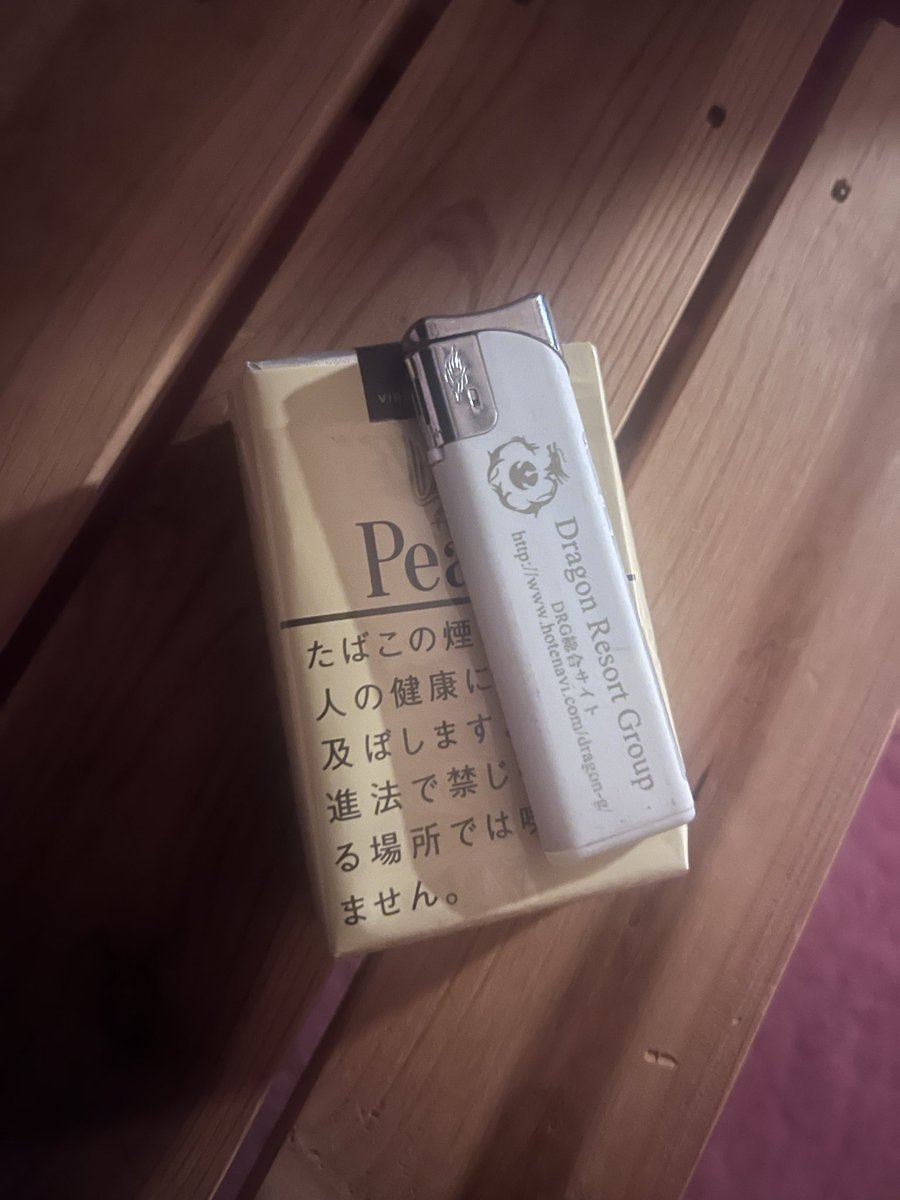 M6fBVZ2pBy55984's tweet photo. ボケてて新しいの火つけちゃったから初めて2本吸いした昨晩。ヤニクラなかったのが驚いたよ。 https://t.co/LUlQC5USyl