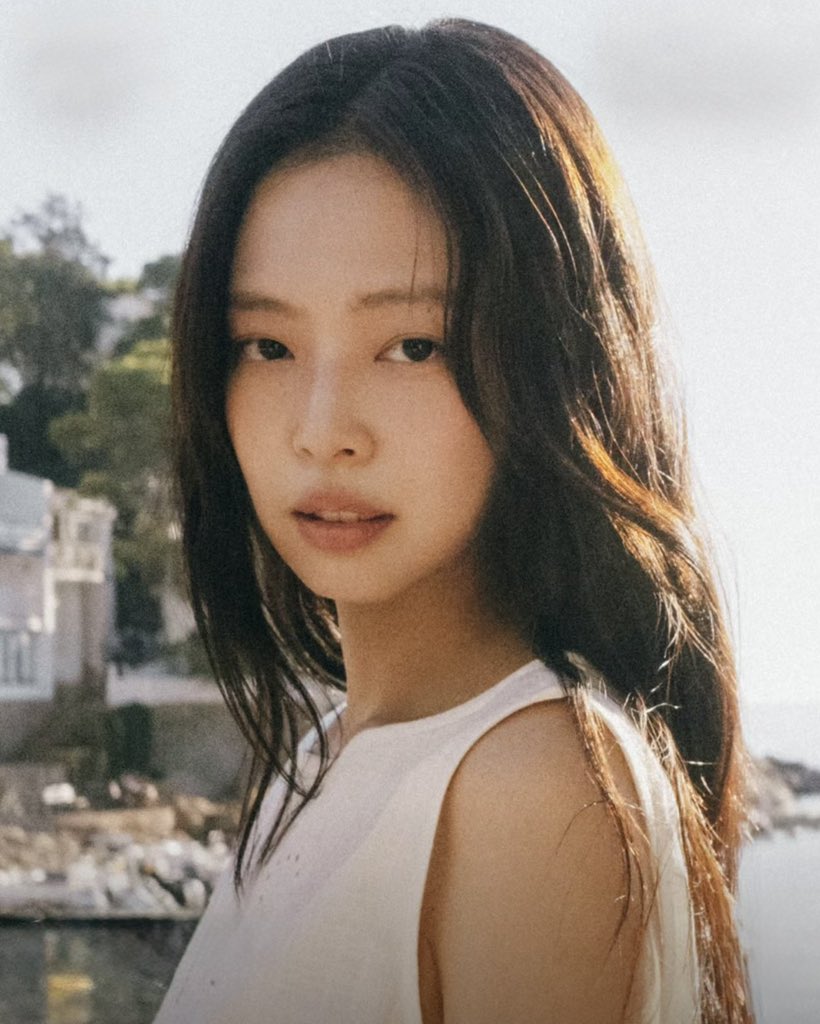 GENIUS9N's tweet photo. [🏆] #JENNIE won 1st Place for Female Entertainer at the 53rd Korea Broadcasting Awards 2026, She will be awarded at the ceremony, which will be held on September 3rd.

Thank you to everyone who voted and helped give JENNIE this award. Congratulations JENNIE 🤍 https://t.co/N8EMJj0Y97