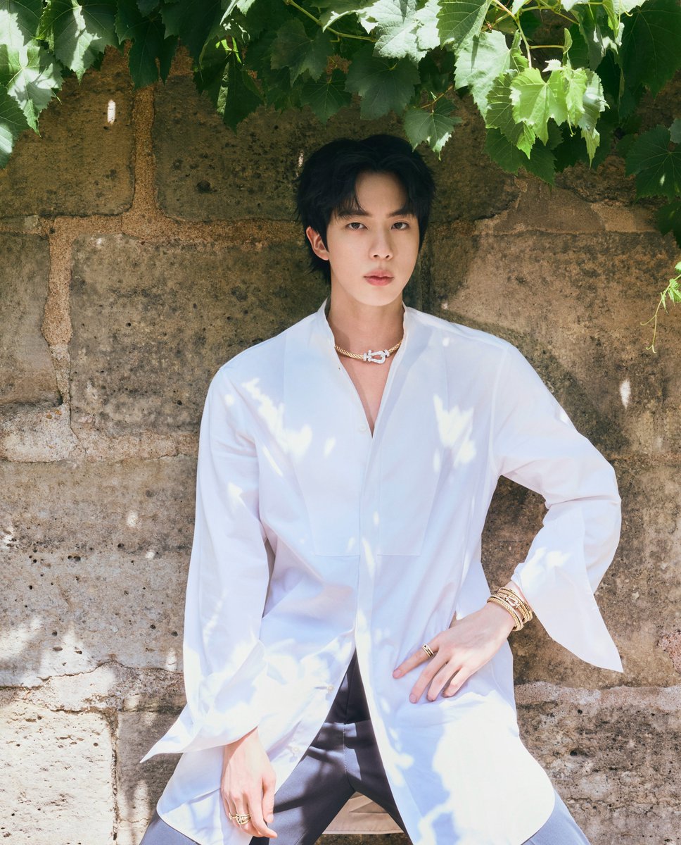 jinnieslamp's tweet photo. Photographer Jang Jungwoo Instagram post (No watermark ver.) 

“BTS Jin for ELLE Korea, August 2026 — Paris.”

JIN FOR ELLE KOREA  
#JinxELLEKorea #JinxFREDJewelry
#Jin #FREDJewelry @FREDjewelry https://t.co/aNrZP6fZR4