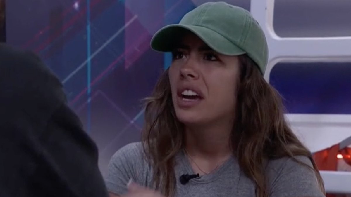 BenBast96's tweet photo. Dee tells Devens that whichever of the 3 leave this week (Chuk/Haley/Kamu), the other 2 have to stay as targets.
#BB28 https://t.co/h5saelUwEL