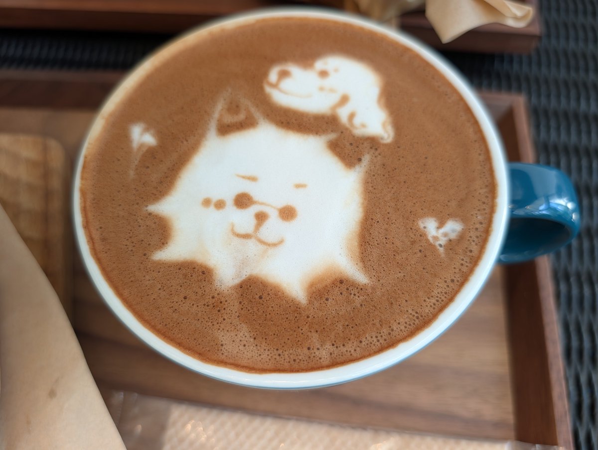 naotocchy's tweet photo. カフェモカ トリプルショット頼んだらモカとあいね描いてくれた！ https://t.co/jqqnHpa461