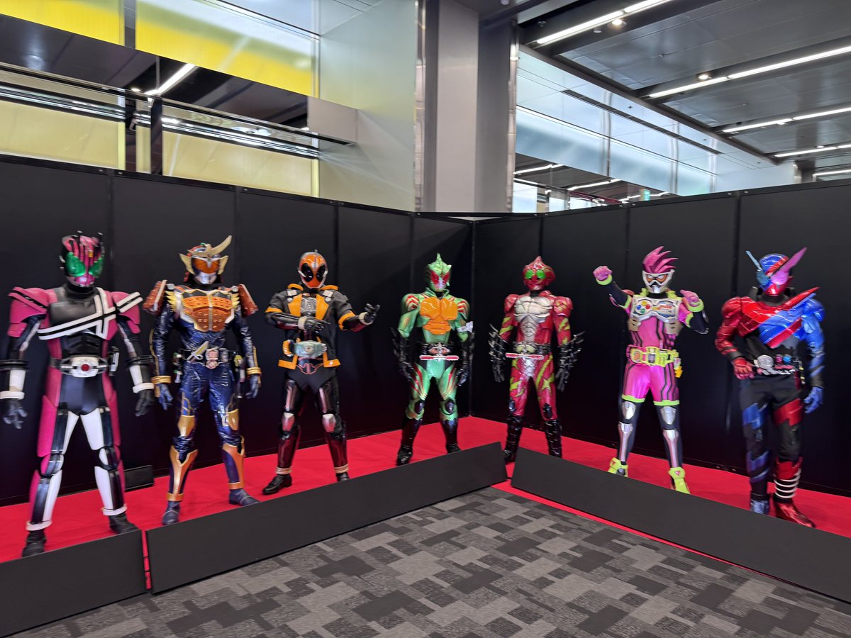 gadget_x105's tweet photo. スーパーヒーロー夏祭り、『平成ライダーいっぱいで楽しい〜〜！！！』って思ってたら、仮面ライダームービープロジェクト名義の展示だったのマジでありえない話 https://t.co/MEOGhvj0pd